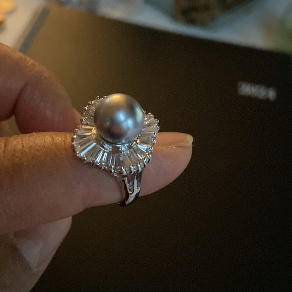 Gorgeous fashion ring. I believe it’s a size 6 - Picture 3 of 3